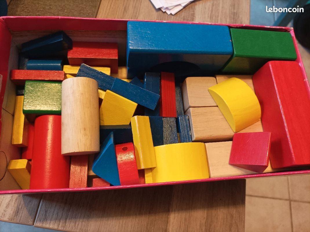 Jouet jeu de construction en bois multi formes et couleurs (image 1)