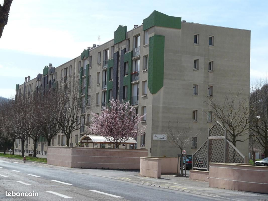 Appartement 5 pièces 89 m² · à Saint-Affrique · 89 m² · 661 €/mois