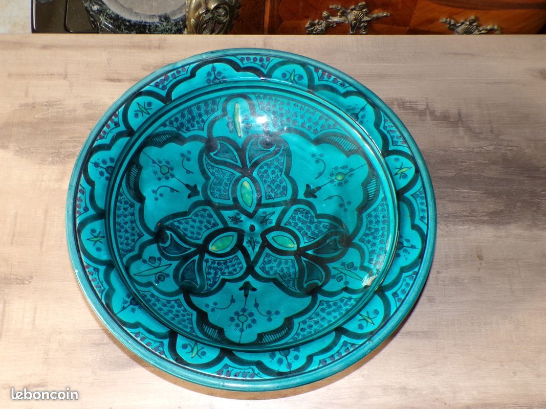 Un grand plat a couscous marocain (image 1)