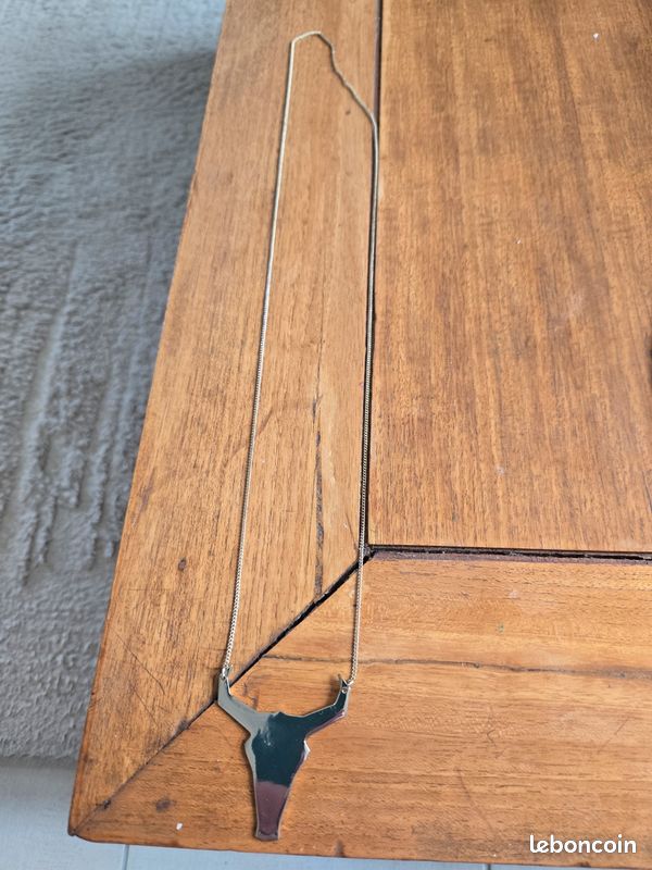 Collier (image 1)