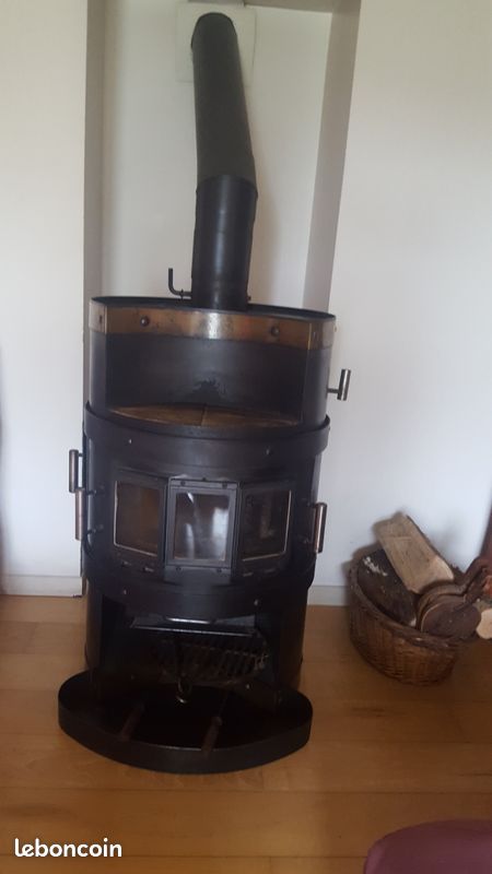 Fourneau à bois en fonte (image 1)