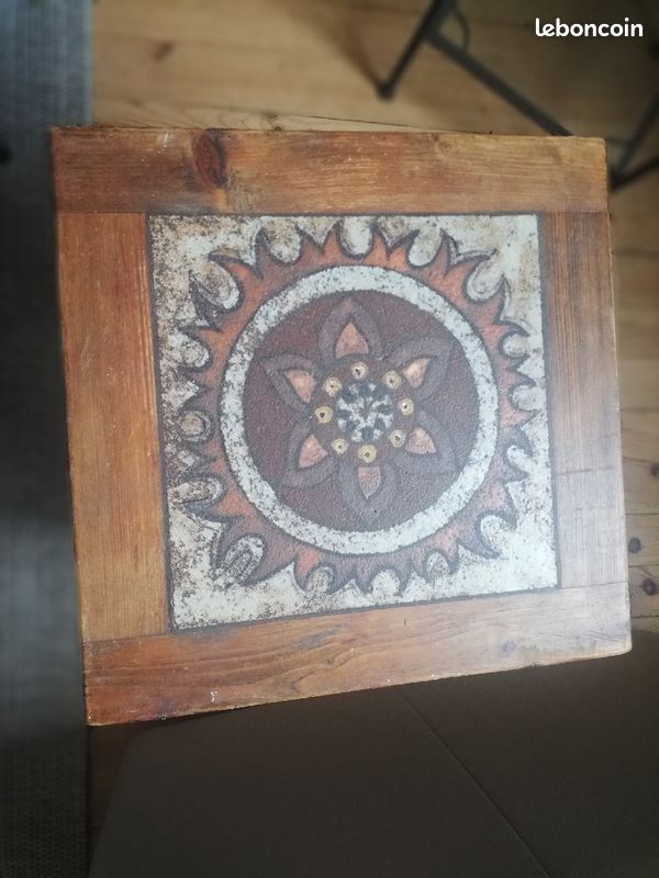 Vends table ronde avec 2 tabourets (image 2)