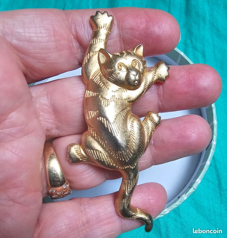 Broche Fantaisie Vintage - Métal Doré - Accessoire Rétro Collection
