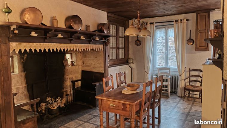 Maison typique Corrézienne de village et sa dépendance avec terrain" sur St Cirgues la Loutre (19220)
