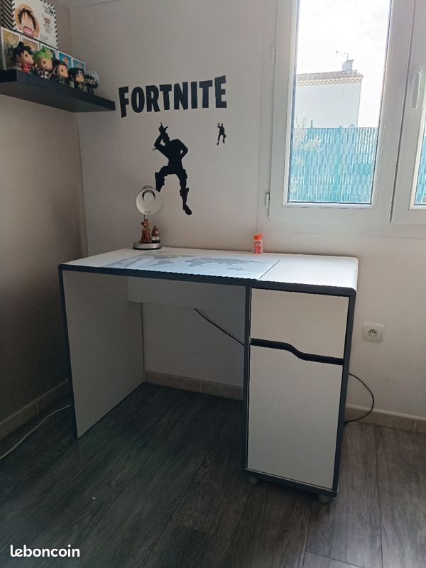 Bureau (image 1)