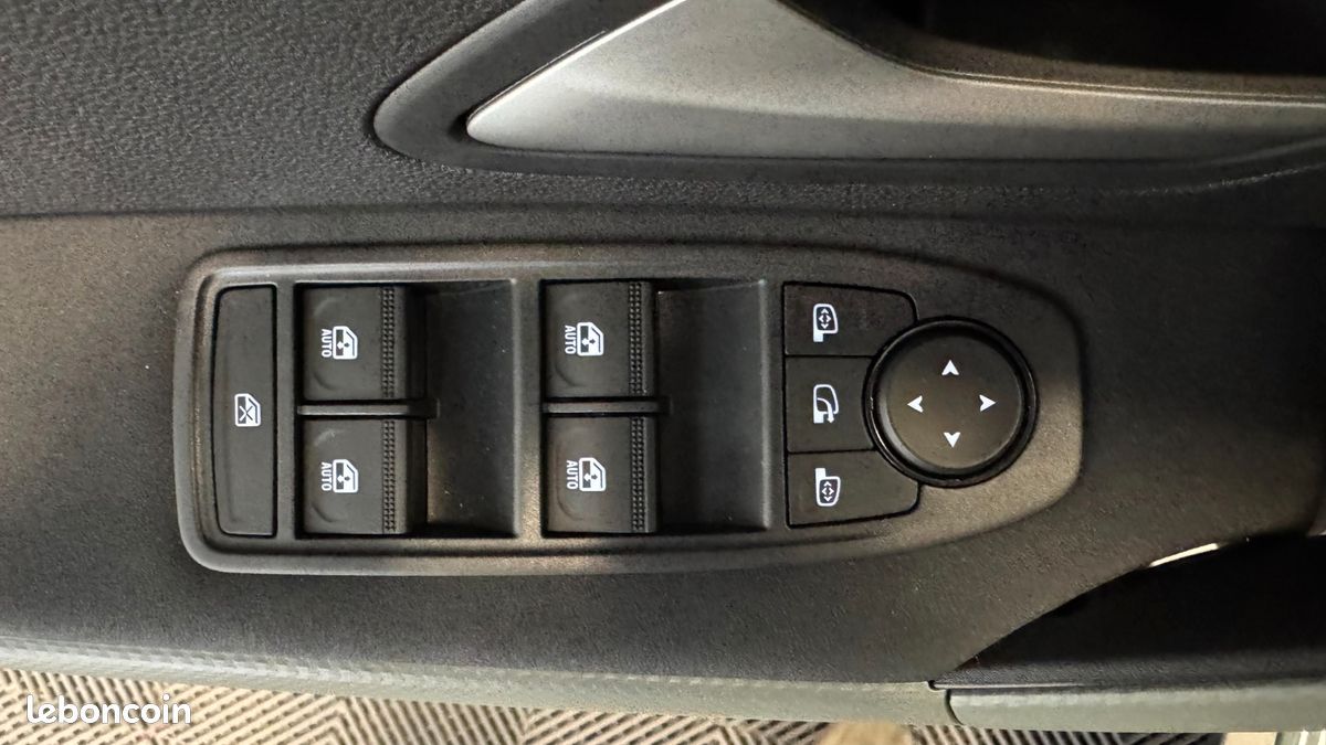 DACIA DUSTER HYBRID-G 150CH 4X4 BVA EXTREME SUREQUIPe (image 19)