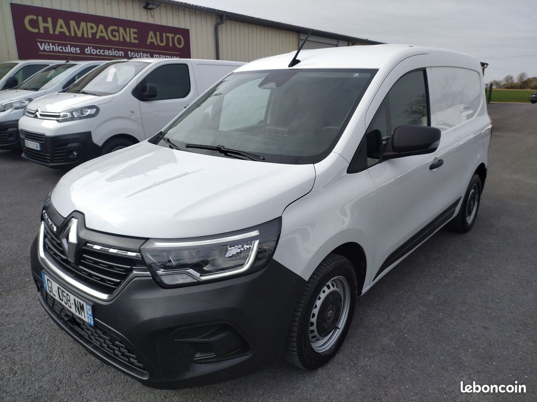 10825 HT - RENAULT Kangoo Van Blue DCI 95 Grand Confort GPS 1,5 L + Attelage - 01/2023 - 85792 kms (image 1)