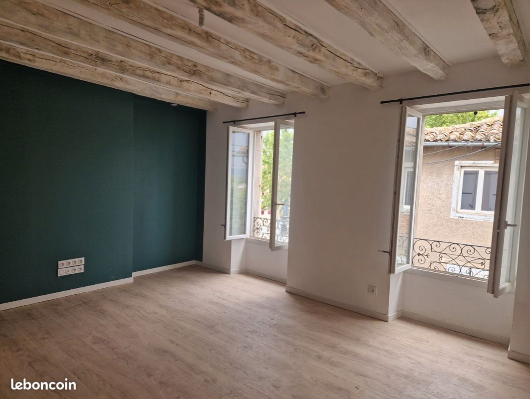 Appartement 4 pièces 107 m² · à Réalmont · 107 m² · 750 €