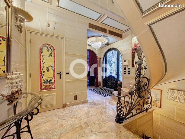 Maison 6 pièces 242 m²