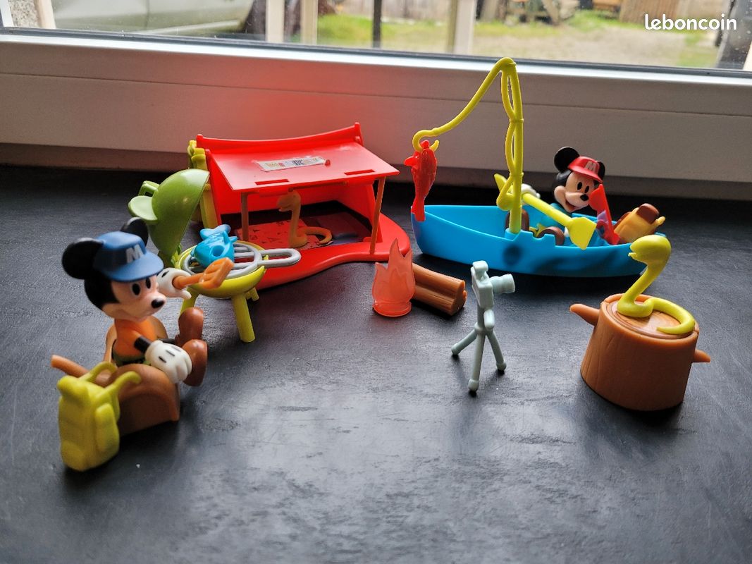 Camping Mickey (image 1)
