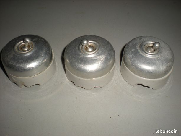 Lot De 3 Interrupteurs Anciens En Porcelaine - Monobloc, Muraux, Vintage
