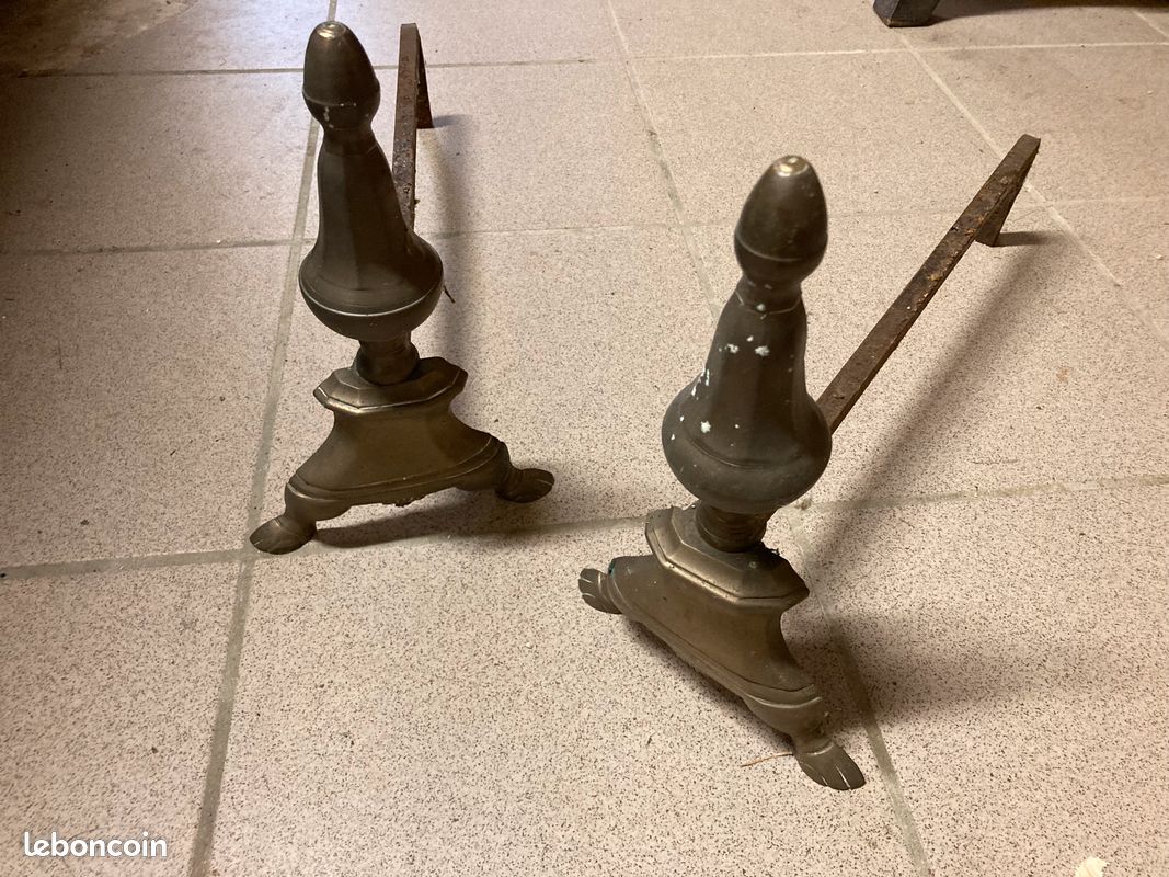 Paire de chenets aux chiens - Chenêts, landiers