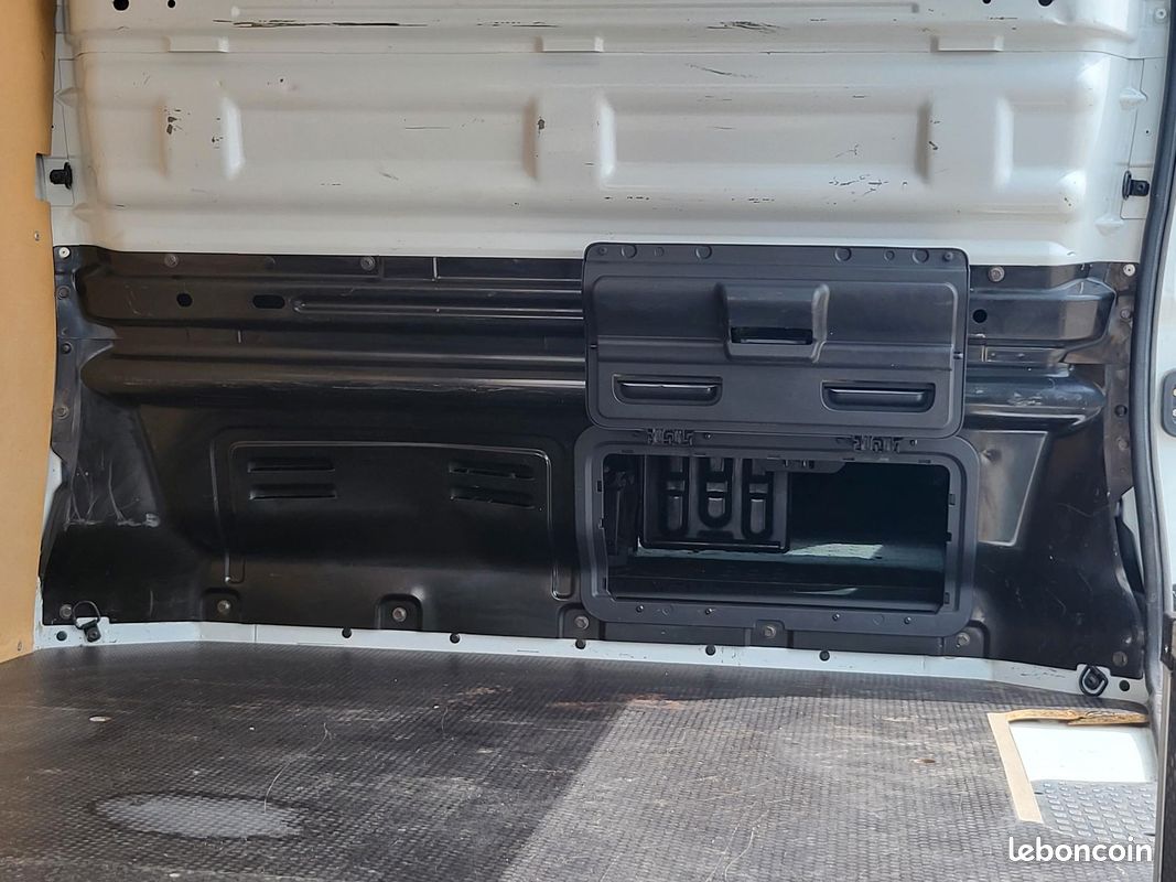 RENAULT TRAFIC L2H1 FOURGON 2.0Blue DCI 130 GRAND CONFORT 03 PLACES avec HABILLAGE BOIS COMPLET + PROJECTEURS FULL LED + RADARS ARRIÈRE + ROUE DE SECOURS / GARANTIE 12 MOIS ( Prix de Vente 18 990 HT ) (image 8)