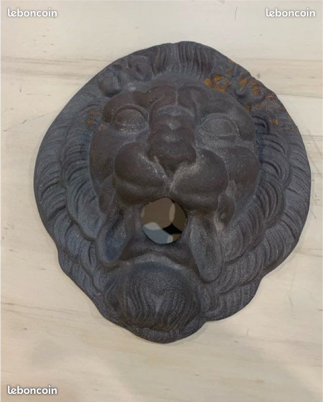 Tête de Lyon pour borne fontaine (image 1)