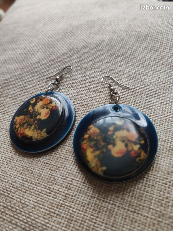 Boucles d'oreilles bleu fleurs (image 2)