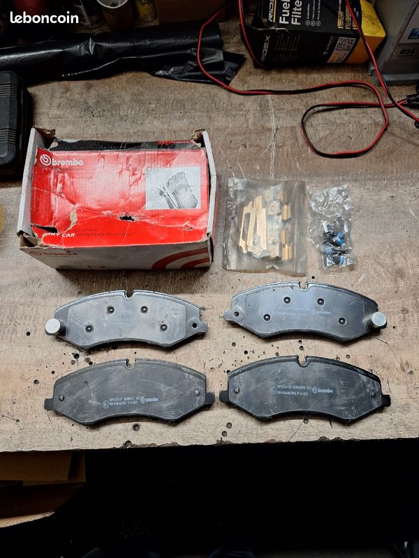 Plastique de frein AV Brembo P44022 land rover (image 1)