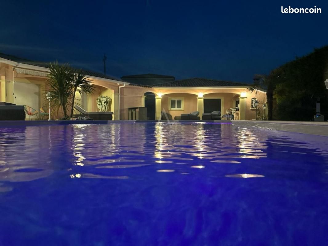 Villa 10 pièces 240 m² - La Lande-de-Fronsac 33240 (image principale 0)