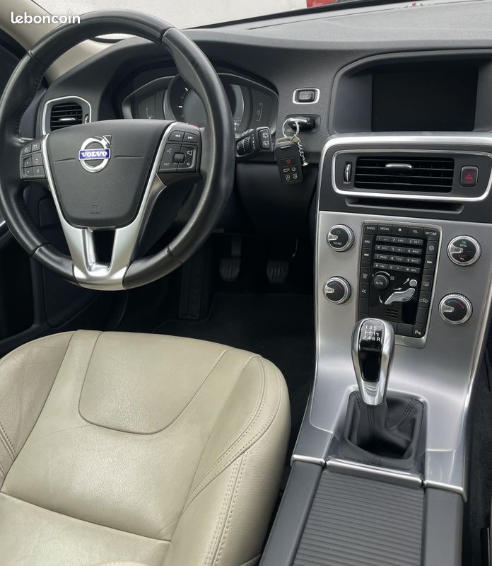 VOLVO V60 Momentum D3 150 ch (image 3)