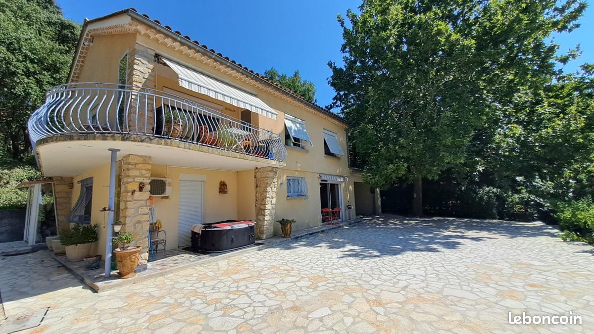 Maison 6 pièces 147 m² · à Bollène · 147 m² · 388 500 €