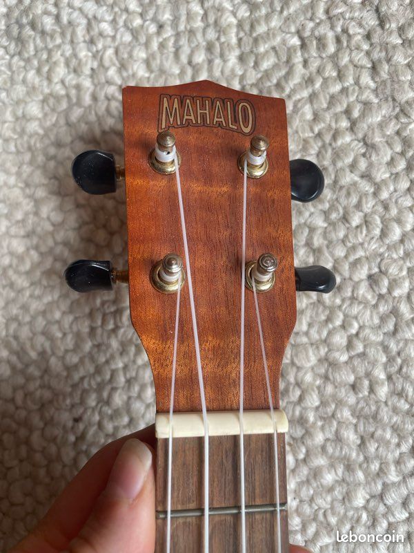 Ukulele + accessoires (image 3)
