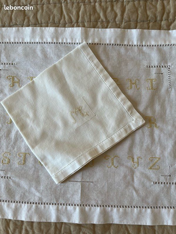 Set de table brodé abécédaire et serviette (image 5)