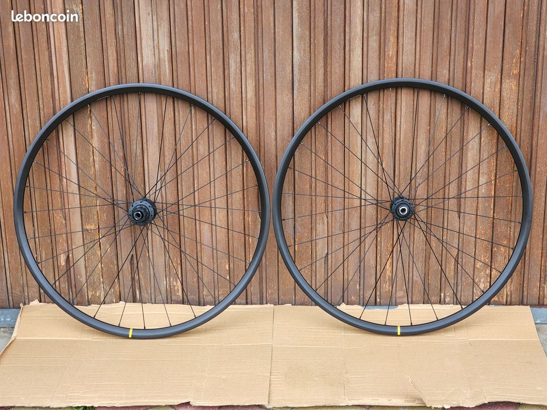 Paire De Roues Shimano Ultegra Mavic Open Pro 700c - 32 Trous, Moyeu Libre, Pneu Clincher, Argent
