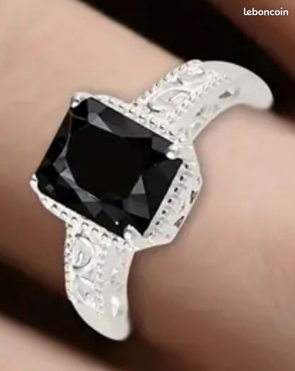 Magnifique bague en argent 925 ornée d'un beau cristal carré noir en zircone. Taille 59. Prix négociable (image 7)