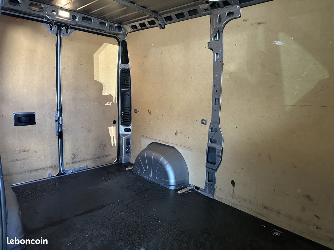 Peugeot BOXER FG 335 L2H2 2.2 BLUEHDI S&S 140CH ASPHALT (image 18)