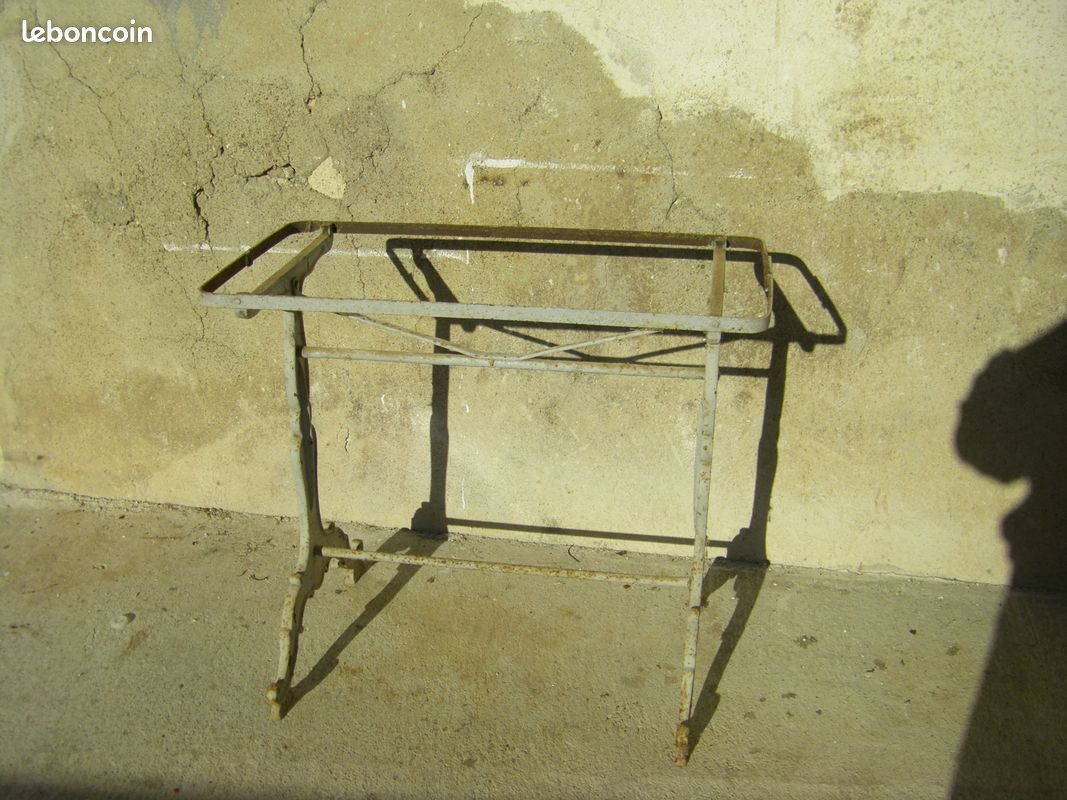 Pied de table bistrot Morlot Marseille (image 3)