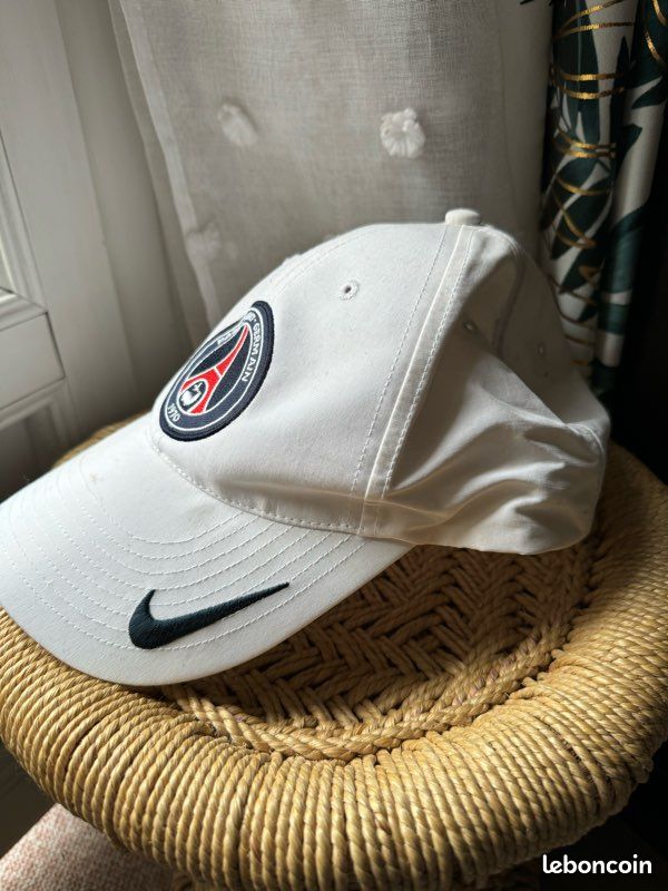Casquette Vintage PSG 1970 Collector, Rare, Avec Visière - Football Paris Saint-Germain