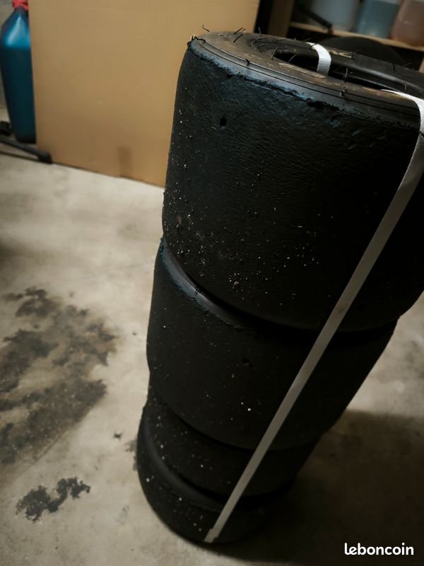 Lot de 8 pneus karting komet et dunlop (image 1)