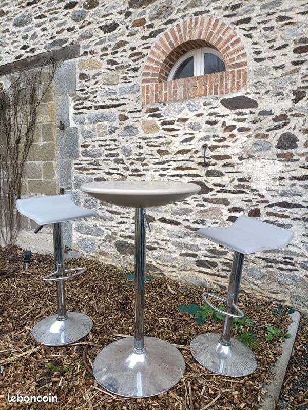 Table et chaises hautes (image 1)