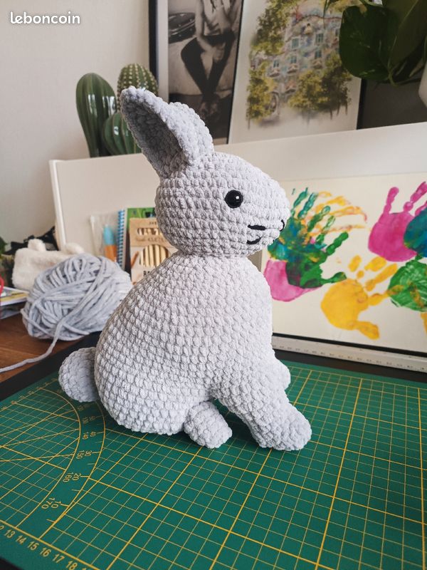 Peluche lapin gris au crochet (image 3)