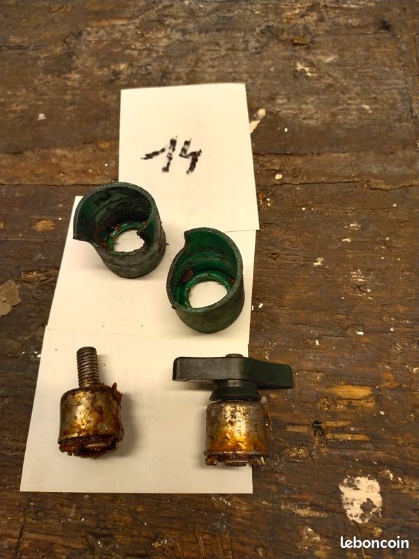2 cosses de batterie moins pour ancienne voiture (image 1)