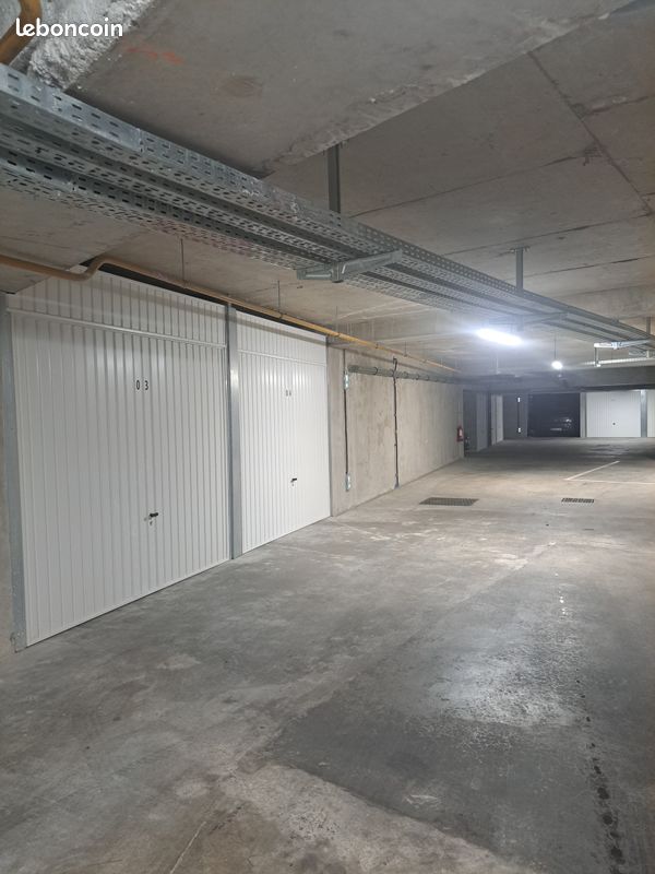 Garage fermé à louer Oullins centre · à Oullins-Pierre-Bénite · 100 €