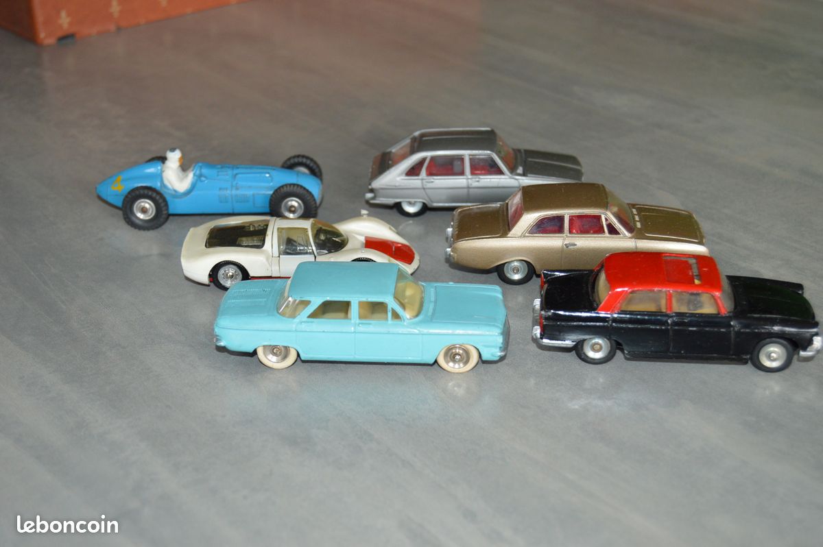Dinky toys GB - Ford Escort Panda police car, neuf en boite ref 270, Vente aux enchères : Jouets