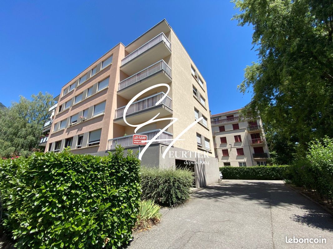 Parking 8 m² · à Grenoble · 8 m² · 60 €