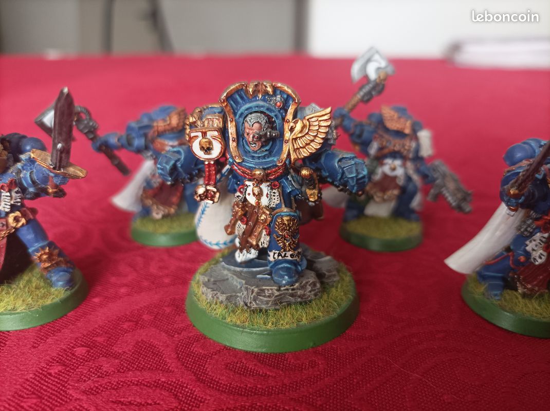 Marneus Calgar en armure terminator et gardes Victrix (image 1)