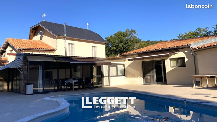 Maison 7 pièces 256 m²