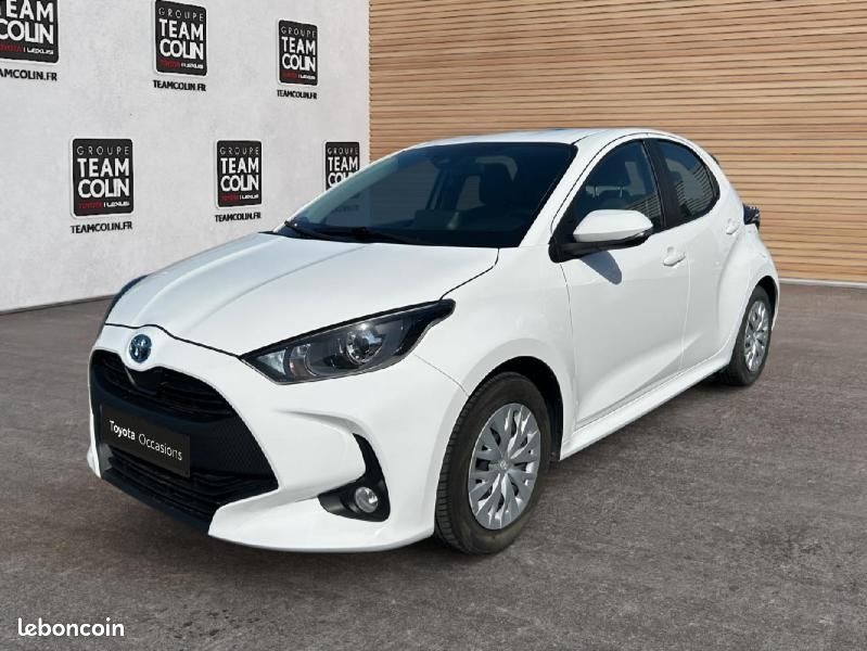 Toyota Yaris 116h Dynamic Business 5p + Programme Beyond Zero Academy MY22 (image 1)