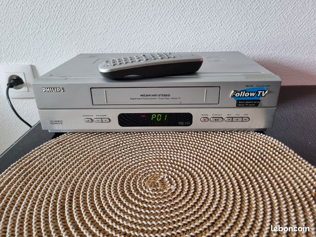 Magnétoscope VHS Philips VR550 argenté avec télécommande (image 2)