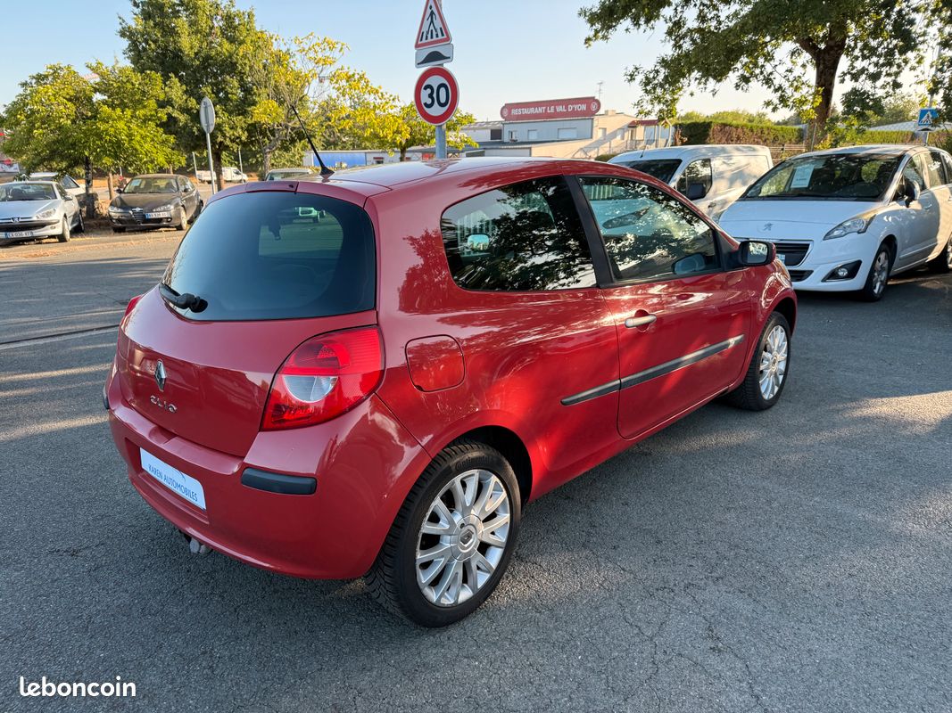 RENAULT Clio 1.5 dCi 105ch Privilège 3p (image 5)