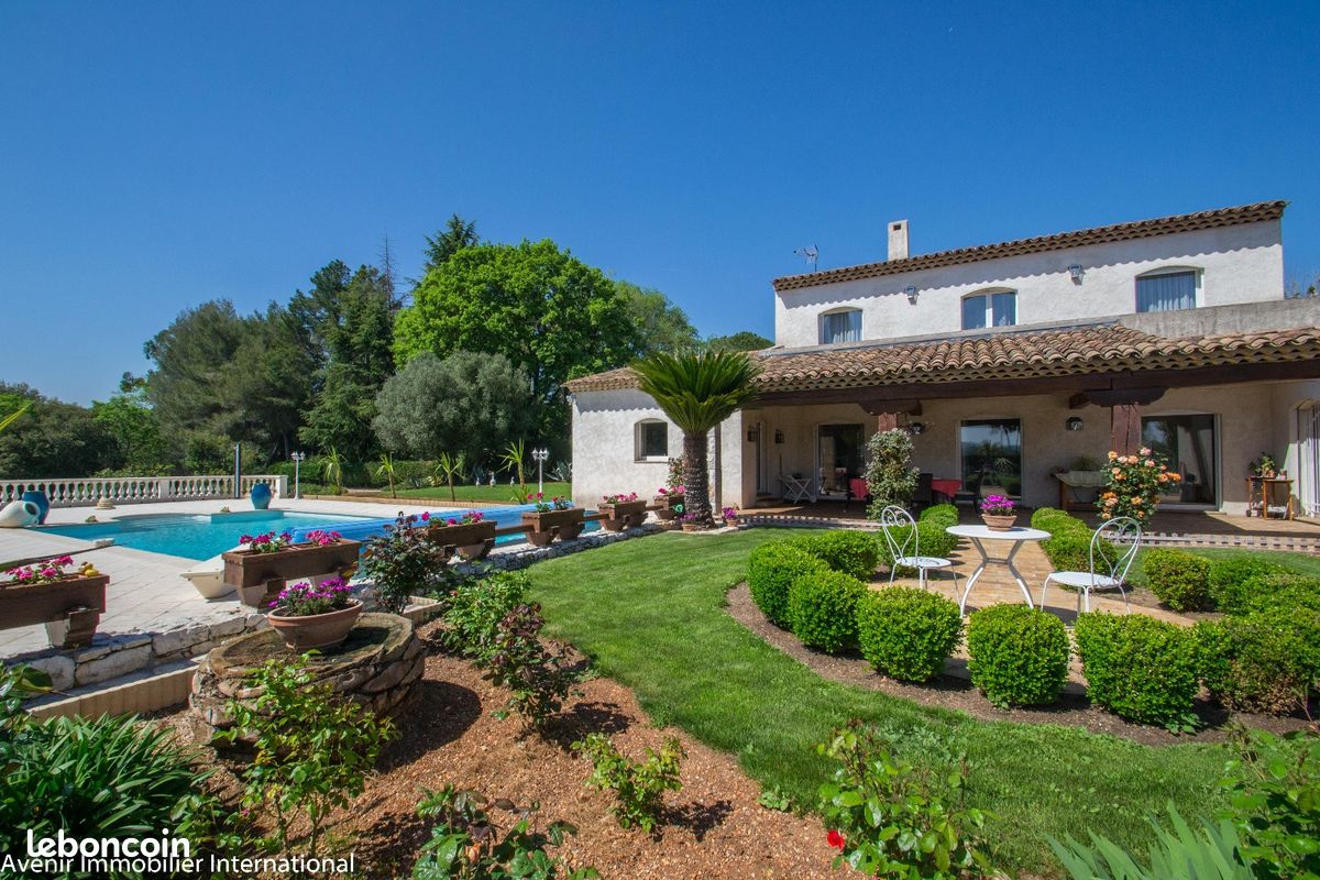 Maison 8 pièces 252 m² · à Biot · 252 m² · 2 490 000 €