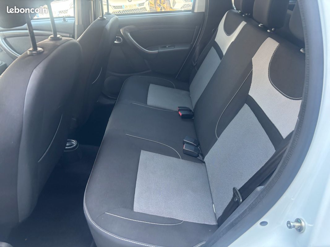 DACIA Duster dCi 110 4x2 Black Touch 2017 (image 15)