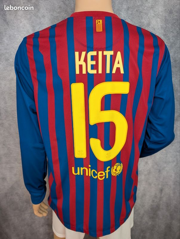 Maillot de football ✓Authentique - version supporter 🌍Espagne - FC Barcelone (maillot domicile) 📆Saison 2011 - 2012 ℹ️Taille XL enfant = 13-15 ans = 158cm à 170cm 💲45,00