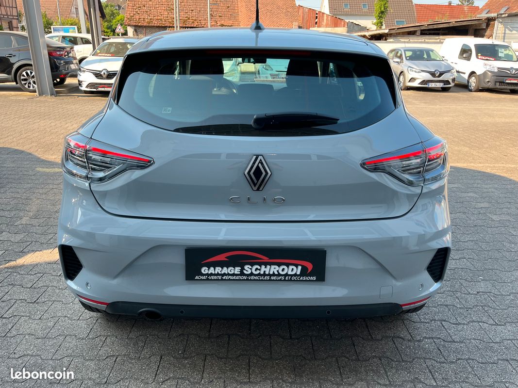 Renault Clio 1.5 dCi 100ch Evolution - 25 (image 7)