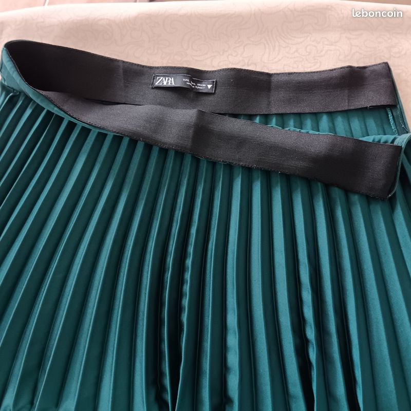 Jupe verte en satin de viscose Zara Taille S - France