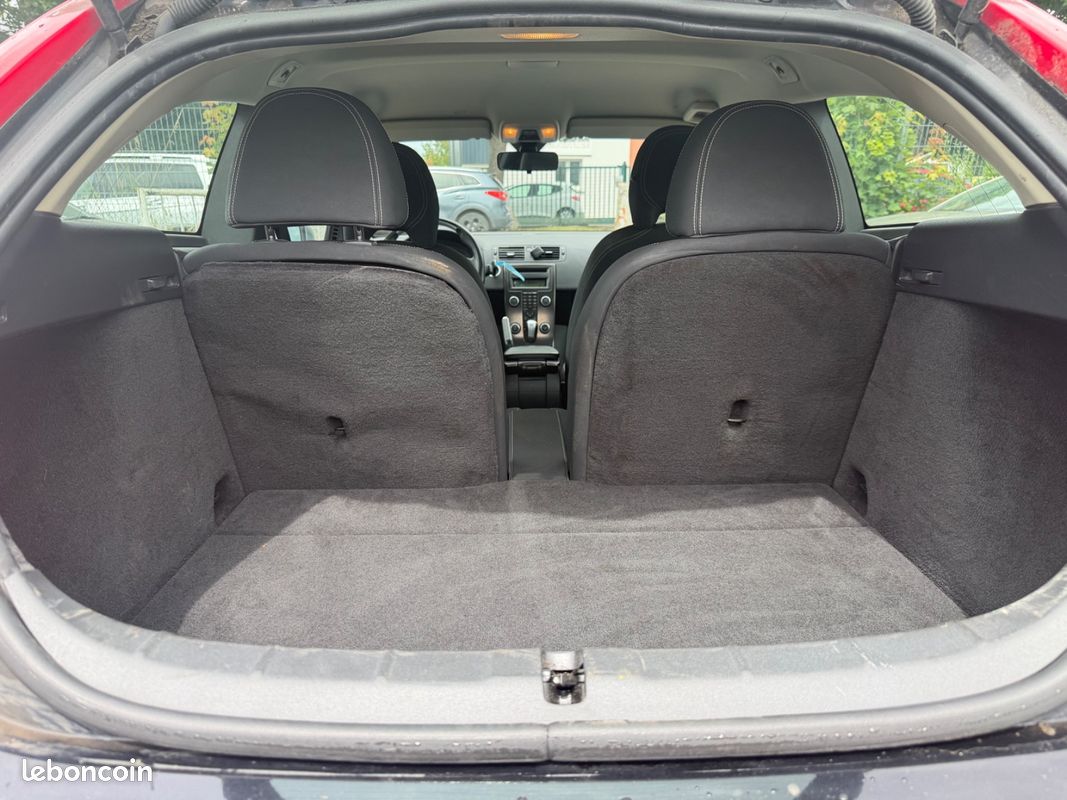 Volvo C30 2.0 D4 177 R-Design CUIR XENONS (image 8)