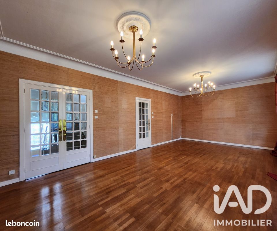 Maison 8 pièces 250 m² · à Joeuf · 250 m² · 235 000 €