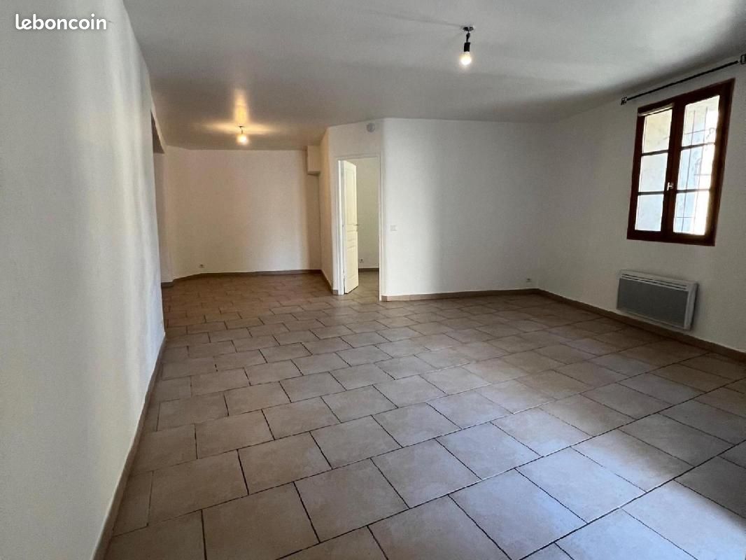 Appartement 3 pièces 84 m² · à Lambesc · 84 m² · 800 €/mois
